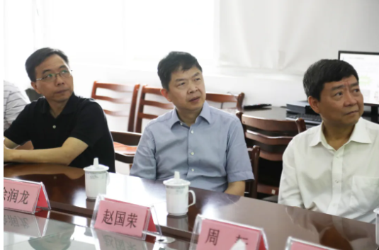 6月4日，省市场监管局党委委员、副局长，省药品监管局党组书记、局长徐润龙带队来公司开展“三服务”活动